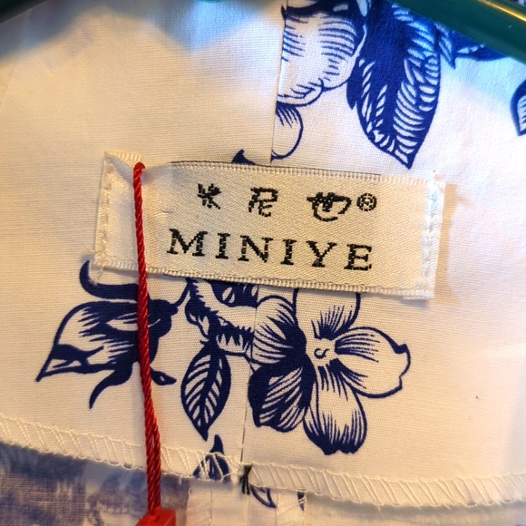 Miniye Short-Sleeve Mandarin Floral Blouse - Picture 6 of 14